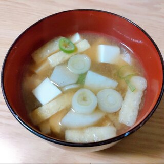 里芋と豆腐と油揚げねぎの味噌汁